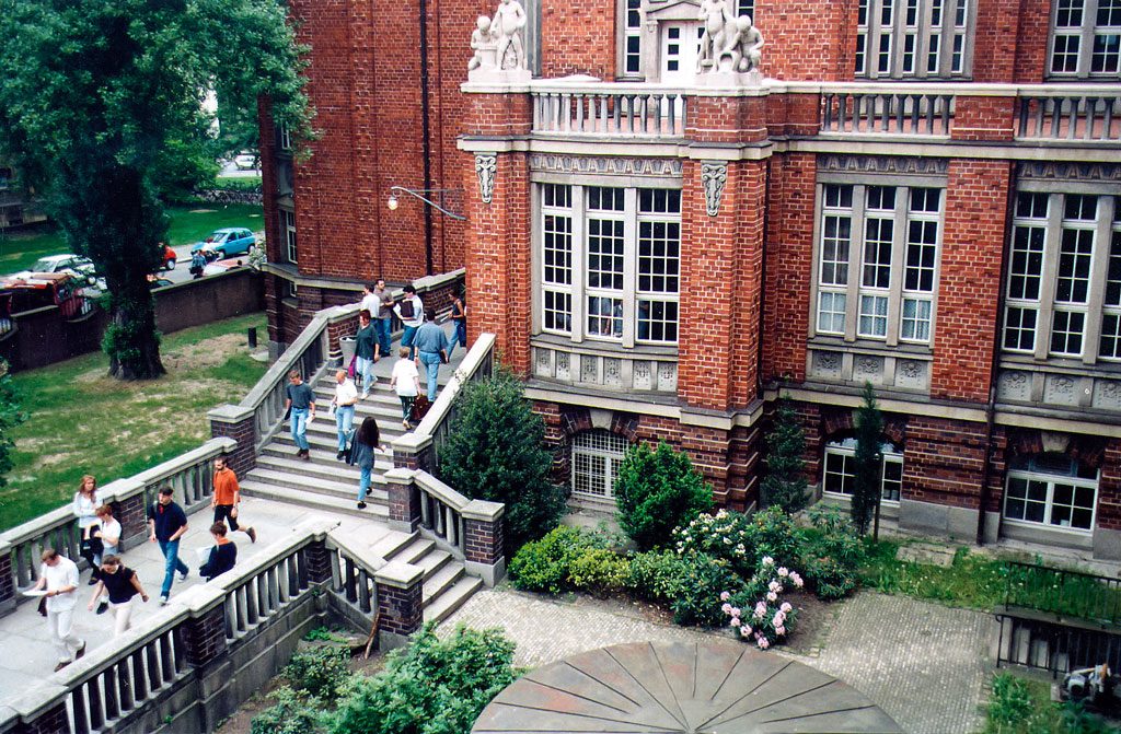 Technische Universität Dresden(Dresden Teknik Üniversitesi)